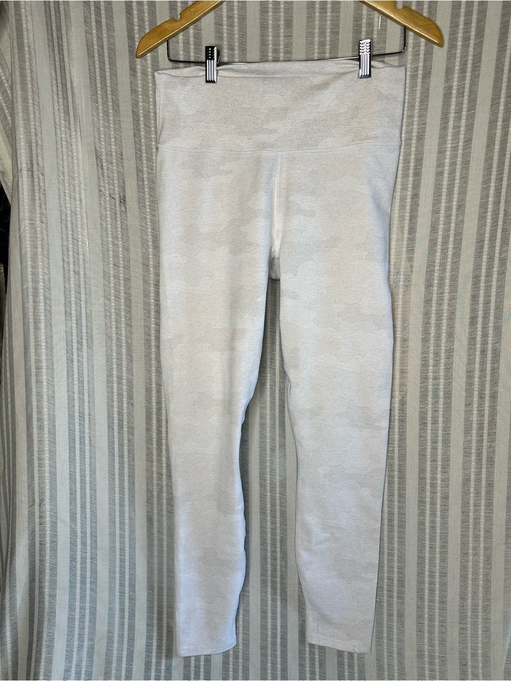NWT high waisted camo leggings – buttery soft sculpting fit